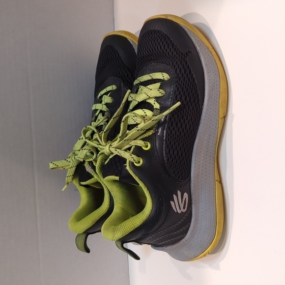 Under Armour Youth Curry Black/Green Boy's Sneakers Size 4Y - Picture 4 of 13